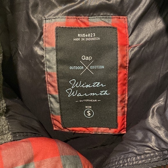 Gap Winter Warmth Plaid Puffer Vest EUC - Picture 5 of 9